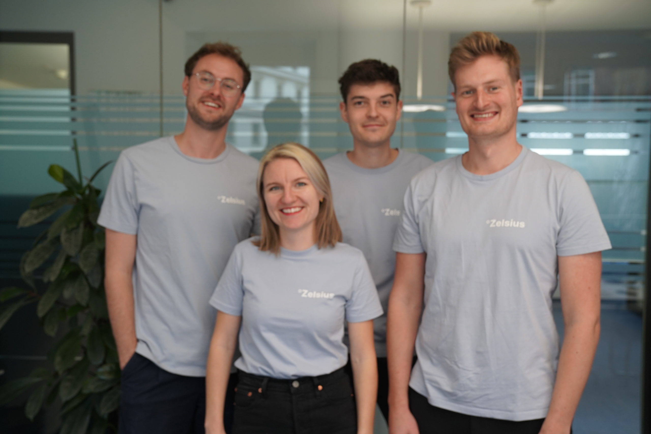 Team Zelsius Das Team von Zelsius: Marcel Niederberger, Adina Hochuli, Lukas Hegner und Yannick Krabben.